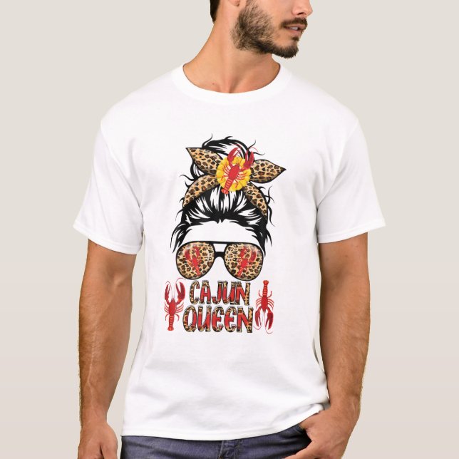 Camiseta Cajun Queen Crawfish Leoapard Messaging Bun Sungla (Frente)