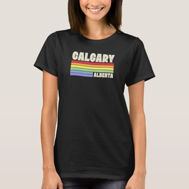 Camiseta Calgary Alberta Canada Rainbow Orgulho gay Merch R (Frente)