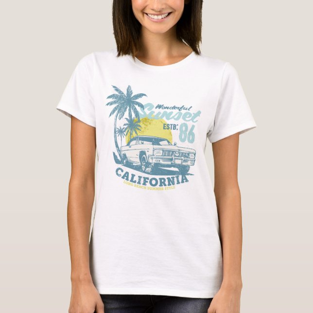 Camiseta California Beach Vibes Sunset & Car (Frente)