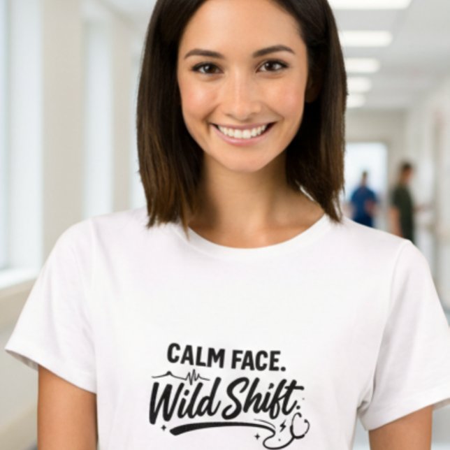 Camiseta Calm Face Wild Shift Frontline Woman Nurse T-Shirt (Criador carregado)