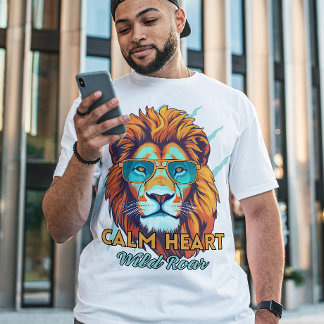 Camiseta Calm Heart, Wild Roar – Lion Energy Motivational T