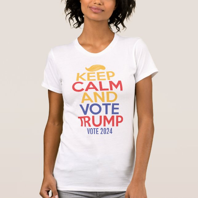 Camiseta Calma e suporte Trump 2024 Sujeira feminina (Frente)