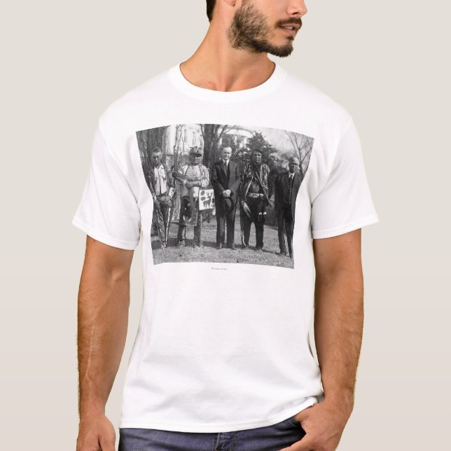 Camiseta Calvin Coolidge com a fotografia dos indianos de (Frente)