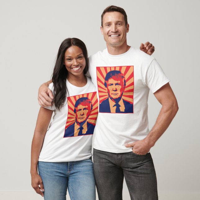 Camiseta Camadas de Propaganda TRUMP.png (Unissex)