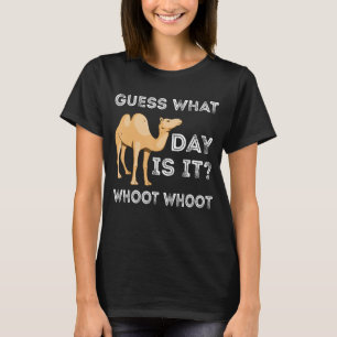 Camiseta Camel Adivinha Que Dia É Que Na Quarta-Feira Traba
