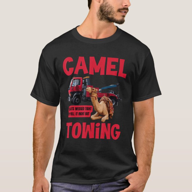 Camiseta Camel Tragindo Quando Está Apertada Nós O Puxamos  (Frente)