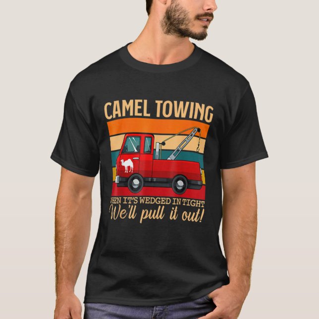 Camiseta Camel Tragindo Quando Está Apertada Nós O Puxamos  (Frente)