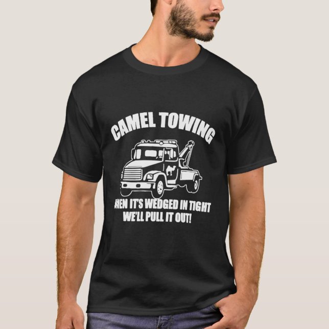 Camiseta Camel Tragindo Quando Está Apertada Nós O Puxamos  (Frente)