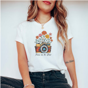 Camiseta Camera T-Shirt - Flores selvagens retrógradas e ca