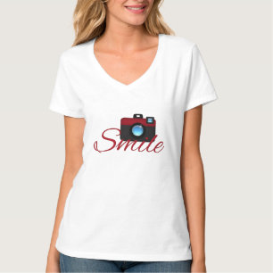 Camiseta Camera Vermelha e t-shirt fotógrafa sorridente
