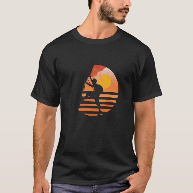 Camiseta Caminhada retro afligida da montanha da escalada (Frente)