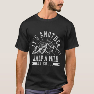 Camiseta Caminhando - É mais meia milha ou um Hiker tão eng
