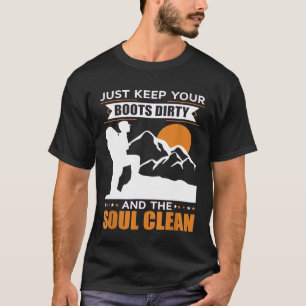 Camiseta Caminhando - Mantenha Suas Botas Sujas E Sua Alma