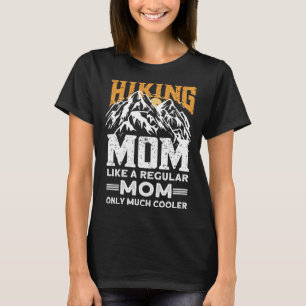 Camiseta Caminhando Para A Mãe Como Uma Mãe Comum, Só Que M
