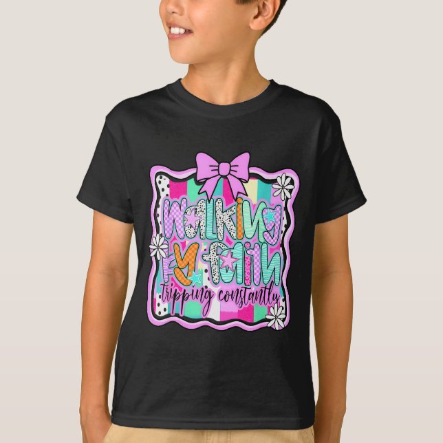 Camiseta Caminhando Pela Fé Tropeçando Constantemente Bíbli (Frente)