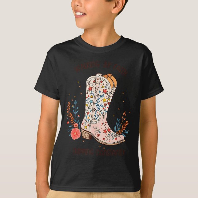 Camiseta Caminhando Pela Fé Tropeçando Constantemente Botas (Frente)