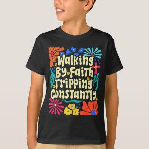 Camiseta Caminhando Pela Fé Tropeçando Constantemente Retro