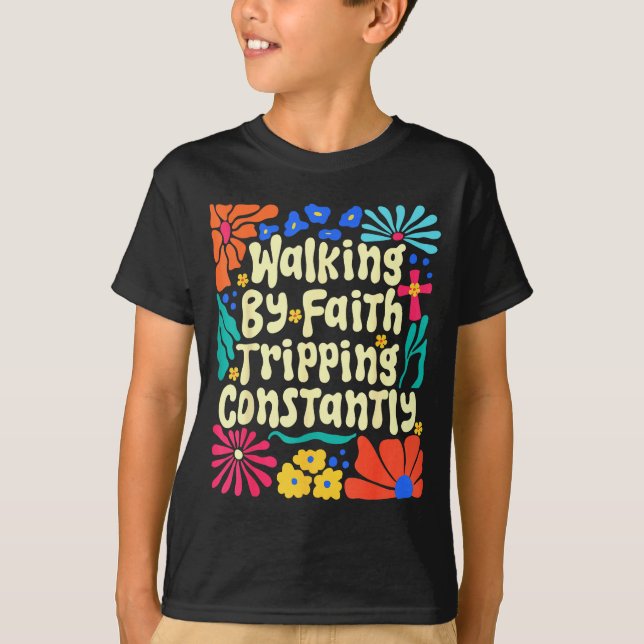 Camiseta Caminhando Pela Fé Tropeçando Constantemente Retro (Frente)
