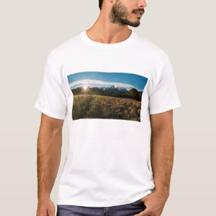 Camiseta Caminhante que olha montanhas de Fitz Roy,