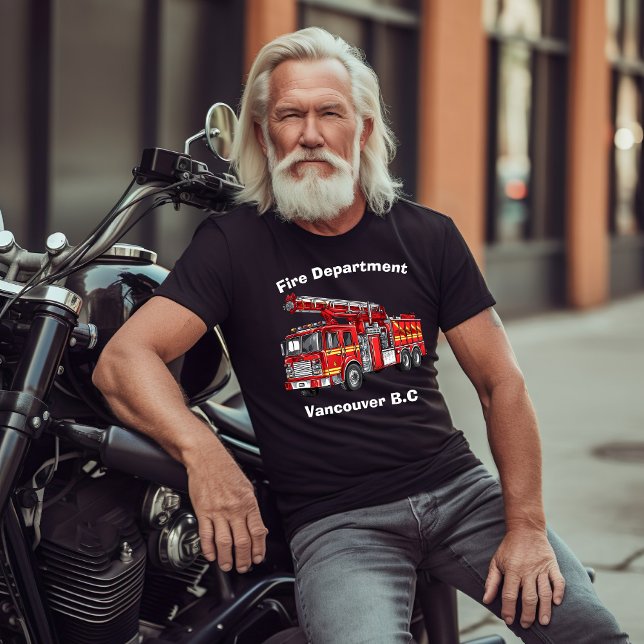 Camiseta Caminhão de bombeiros pronto para ação na cidade (Criador carregado)