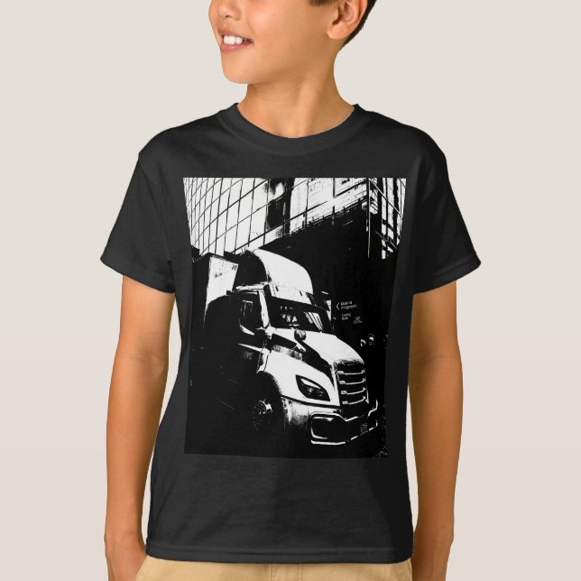 Camiseta Caminhão Preto e Branco em Cena de Cidade (Frente)