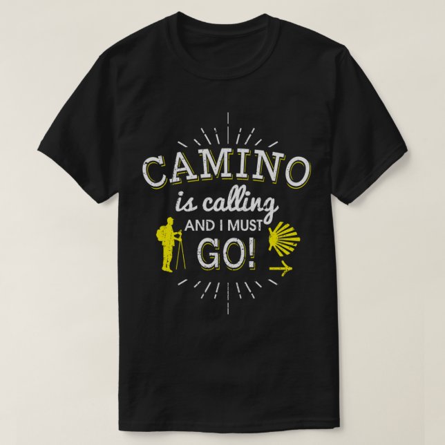 Camiseta Camino Está Ligando E Eu Preciso Ir Camino De Sant (Frente do Design)