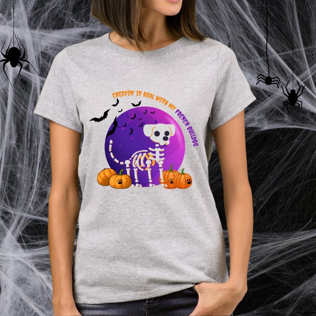 Camiseta Camisa-T de Lua Cheia de Halloween, Bulldog Francê (Spooky Halloween t-shirt with a dog skeleton, full moon, pumpkins, bats, and your favorite dog breed)
