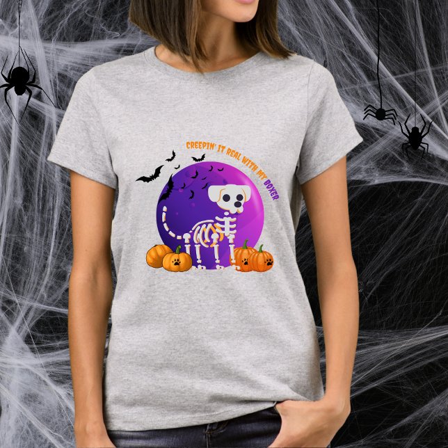 Camiseta Camisa-T de Lua Cheia de Halloween Churrasco Boxer (Spooky Halloween t-shirt with a dog skeleton, full moon, pumpkins, bats, and your favorite dog breed)
