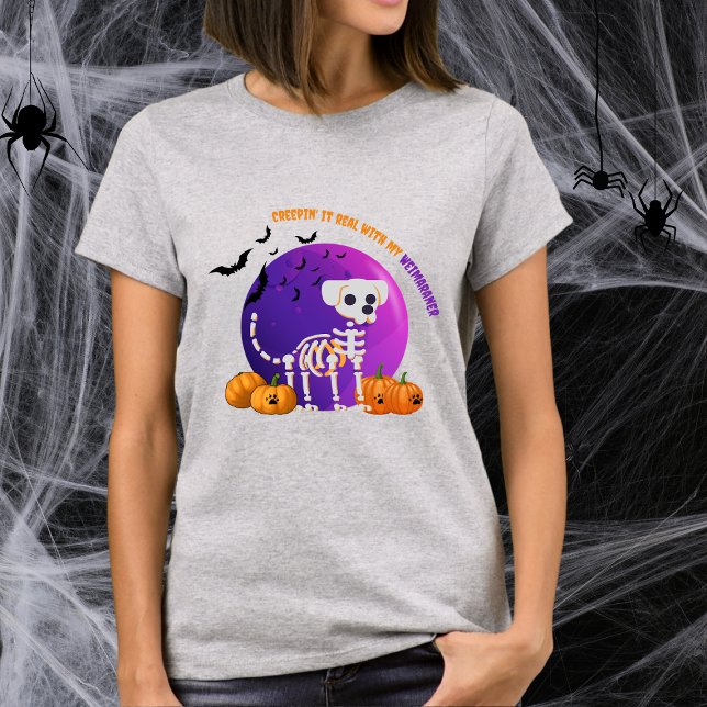 Camiseta Camisa-T de Lua Cheia do Halloween Weimaraner Assu (Spooky Halloween t-shirt with a dog skeleton, full moon, pumpkins, bats, and your favorite dog breed)