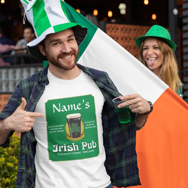 Camiseta Camisa-T de Pub Irlandesa (Celebrate St. Patrick's Day in style with our personalized Irish pub t-shirt! 🍀 Get yours now. )
