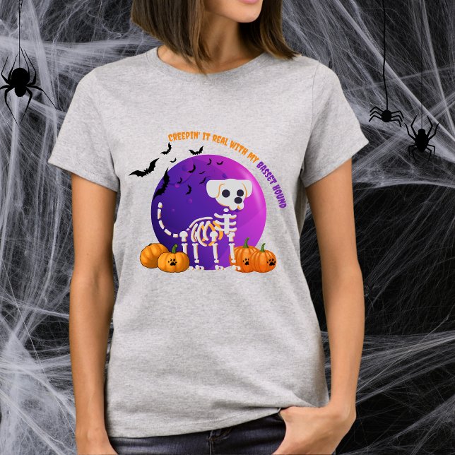 Camiseta Camisa-T do Halloween Halloween do Assustador do B (Spooky Halloween t-shirt with a dog skeleton, full moon, pumpkins, bats, and your favorite dog breed)