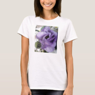 Camiseta Camisa-T simples, fluida, com flor roxa