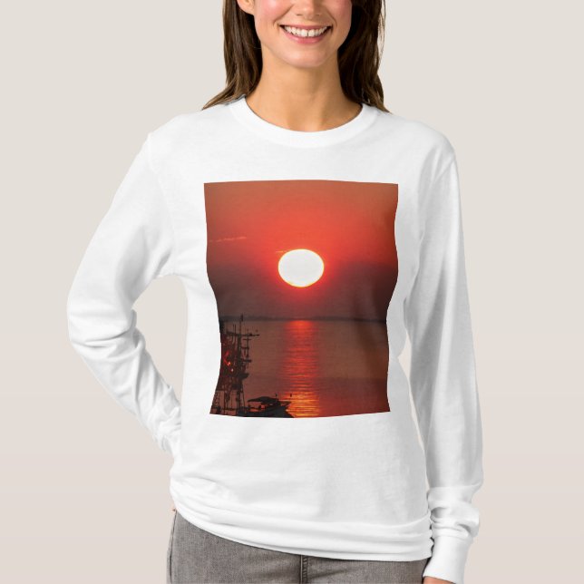 Camiseta Camiseta-Design de-Tatuagem Tradicional Americana  (Frente)