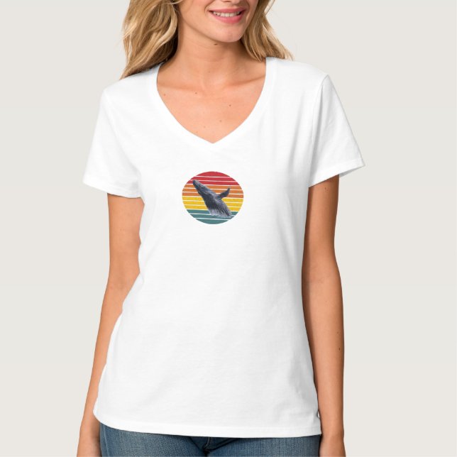 Camiseta Camiseta-T-Pescoço-V-Baleia-jubarte de uso feminin (Frente)