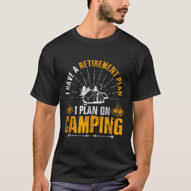 Camiseta Camng Retirement Gift Funny Quote Outdoor Retired  (Frente)