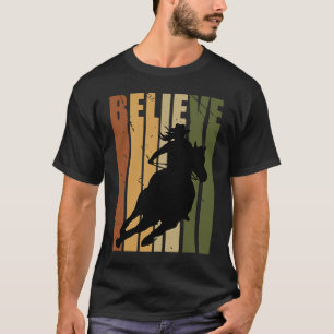 Camiseta Camouflage Cowgirls Corrida de Barril Acredite Vin