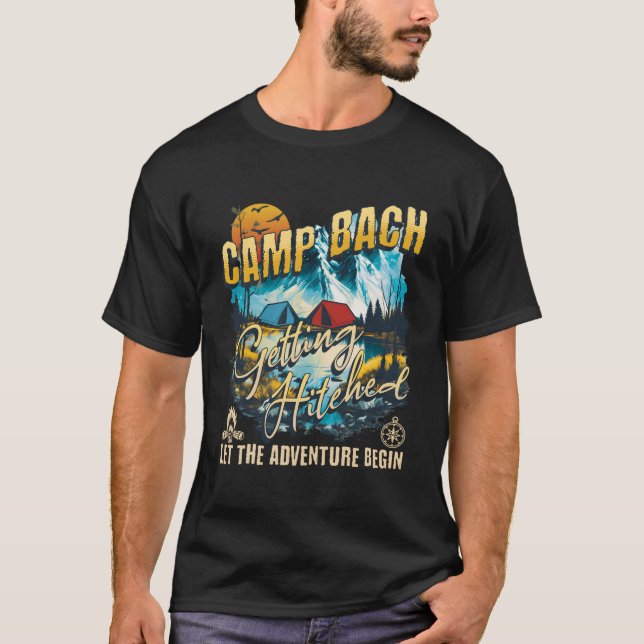 Camiseta Camp Bach Está Sendo Amarrado Lit Bachelorette Py (Frente)
