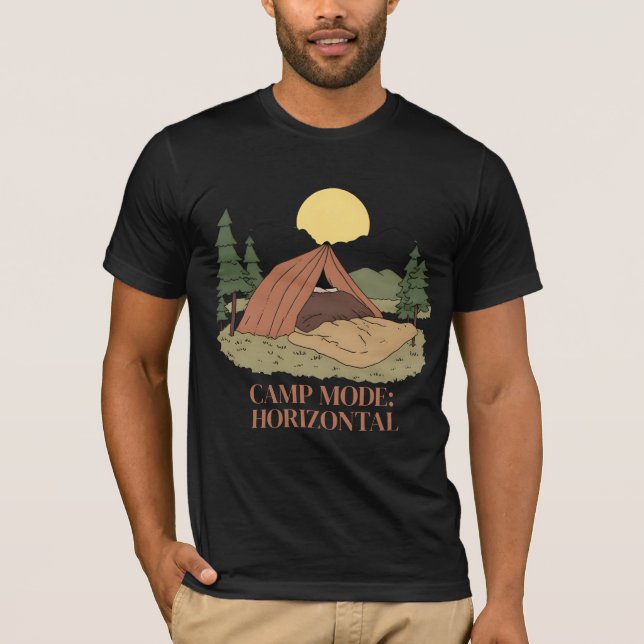CAMISETA CAMP MODE: HORIZONTAL.” – LAZY CAMPER TEE (Frente)