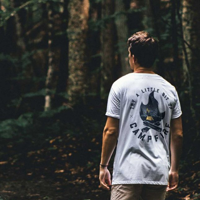 Camiseta Campanha legal de campismo sob montanhas Stars (Campifire Bonfire Camping Lover T-Shirt)