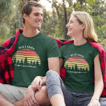 Camiseta Campanha Personalizada de Reunião da Família Trip<br><div class="desc">Legal camiseta de reagrupamento familiar para que todo o grupo vista a uma reunião de piquenique na natureza. Estas camisetas familiares personalizadas apresentam um belo pôr do sol vintage sobre uma floresta de árvores bonito sob seu texto personalizado.</div>