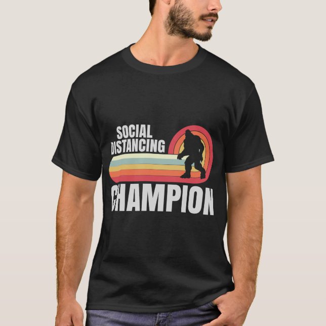Camiseta Campeão de Distância Social Memória Bigfoot (Frente)