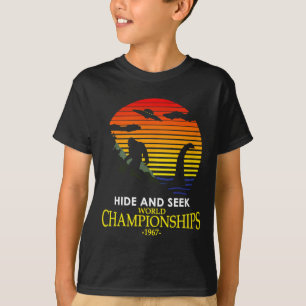 Camiseta Campeão de Esconde-Esconde Nessie Lochness Pé Gran