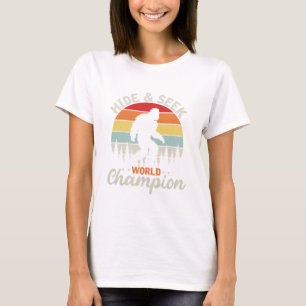 Camiseta Campeão Mundial de Esconde-Esconde do Pé-Grande