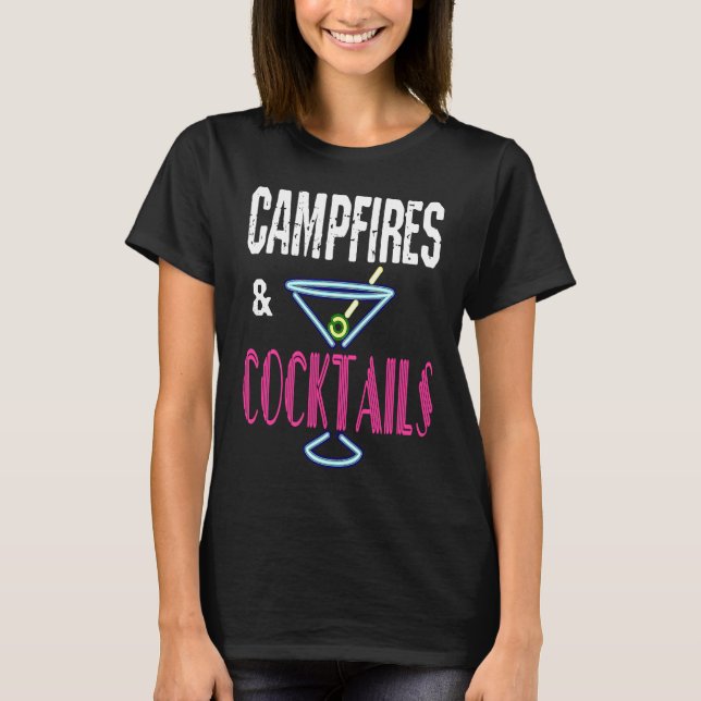 Camiseta Campfires and Cocktails  Camping Drinking Camp Hum (Frente)