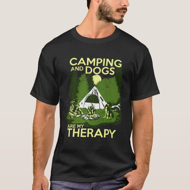 Camiseta Camping And Dogs Are My Therapy (Frente)