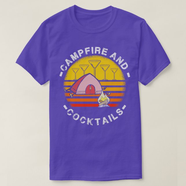 Camiseta Camping Campfire and Cocktails (Frente do Design)