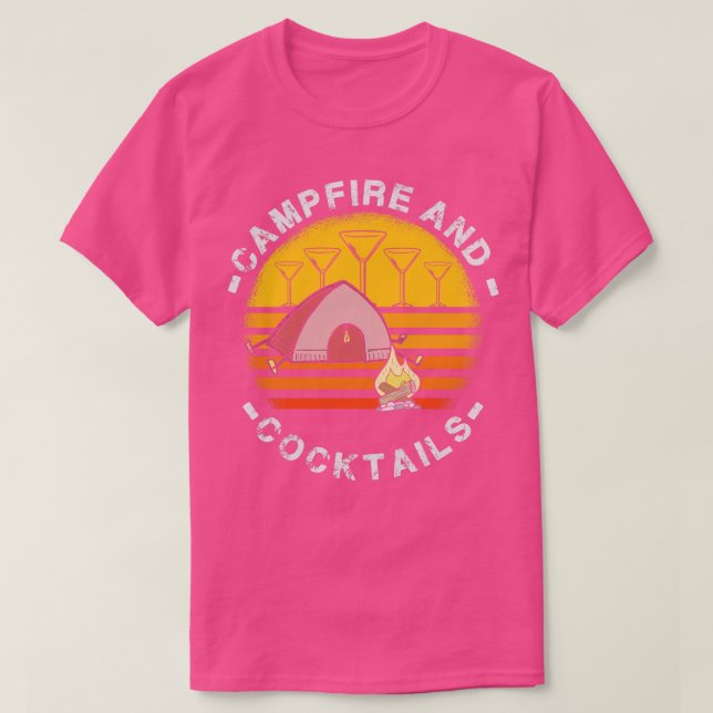 Camiseta Camping Campfire and Cocktails (Frente do Design)