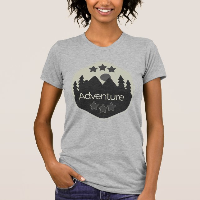 Camiseta Camping engraçado, aventura aguarda (Frente)