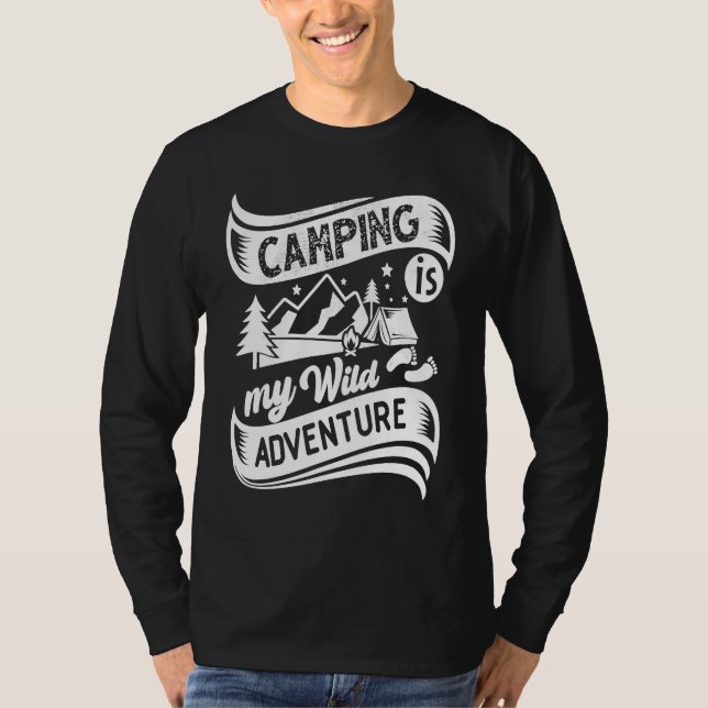 Camiseta Camping Is My Wild Adventure Quotes Camp Campfire  (Frente)