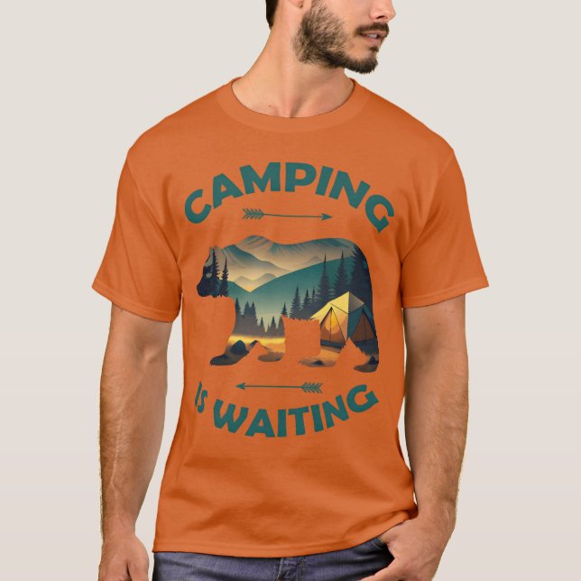 Camiseta Camping Is Waiting Funny Bear Camper Outr gift (Frente)